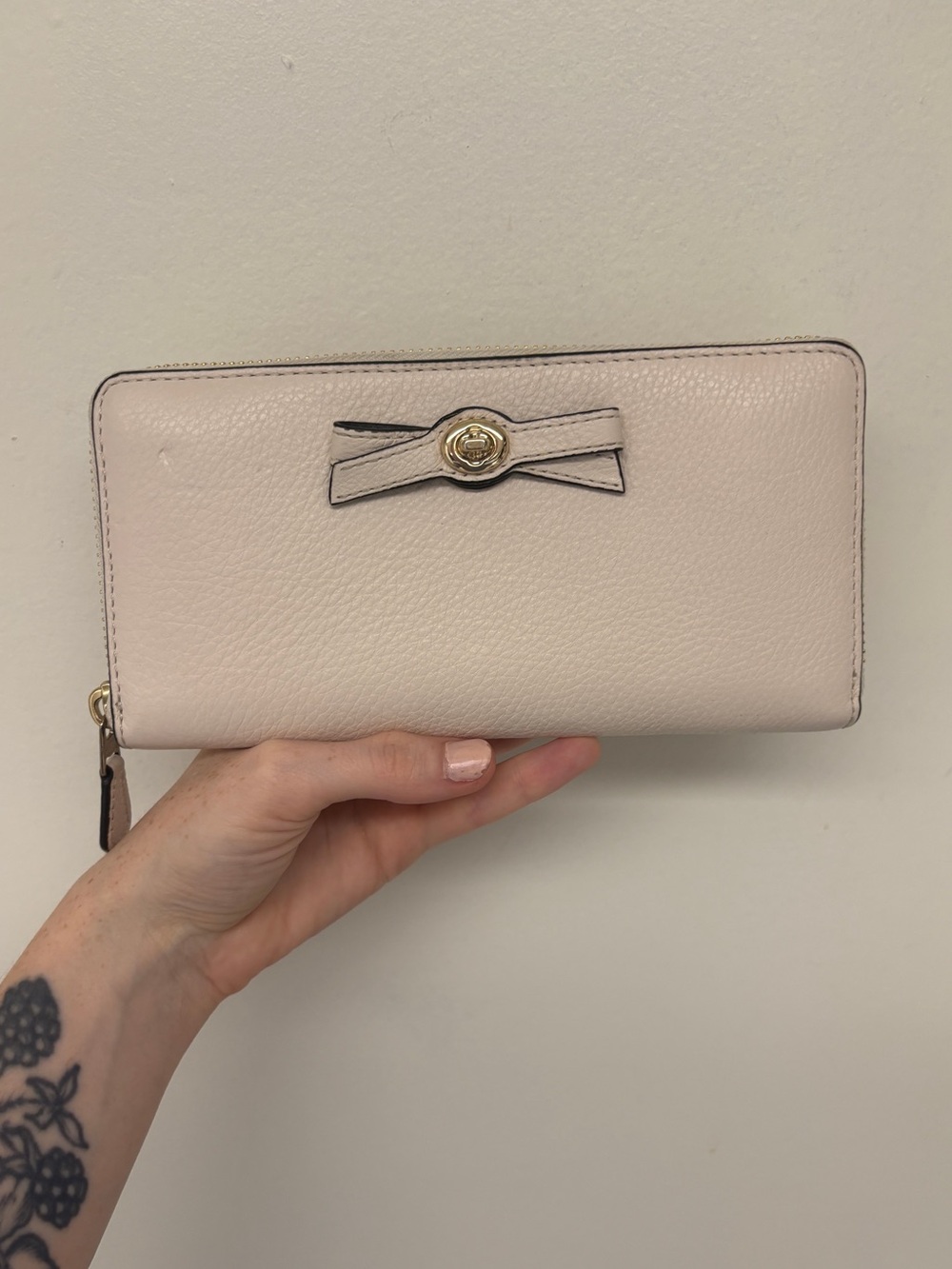 Coach Turnlock Bow Accordion Zip Wallet (Style #F53415) in Chalk